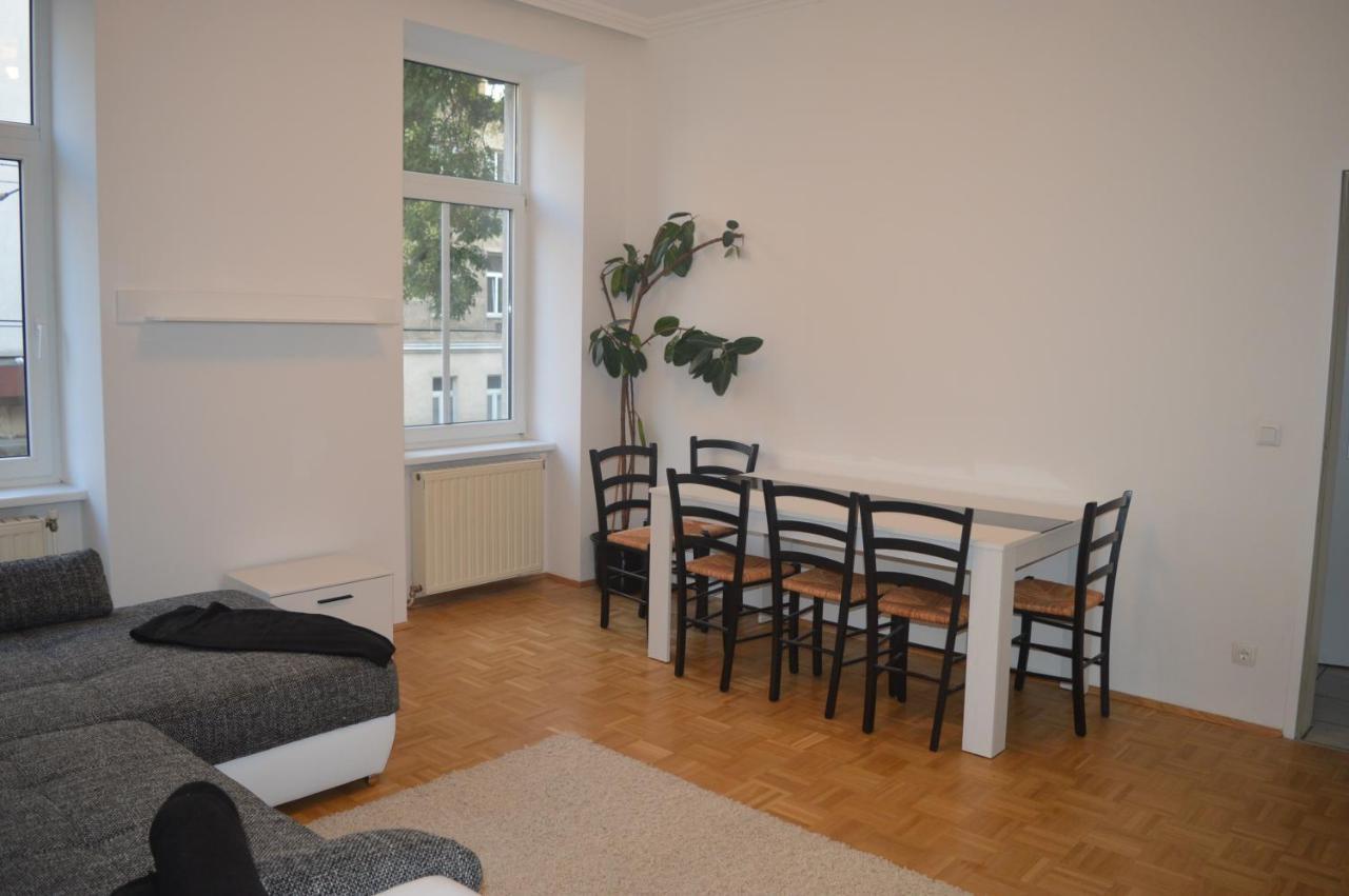 Nette Altbauwohnung Nur 10 Min Von Der City Vienna Esterno foto